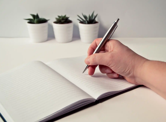 Menulis dengan Pena Tajam: Cara Mengasah Gagasan untuk Menciptakan Karya yang Bermakna