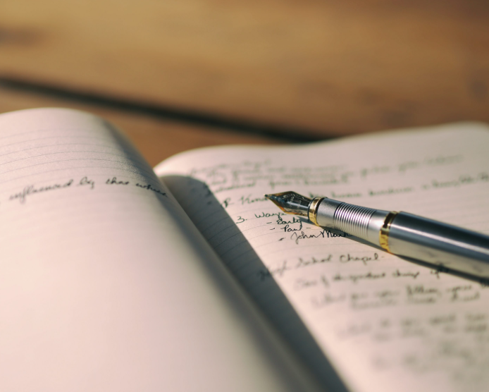 Mengasah Ide dengan Pena Tajam: Menemukan Kreativitas dalam Setiap Kalimat