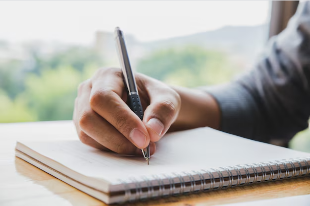 Pena Tajam untuk Menghadapi Tantangan Hidup: Menulis sebagai Sarana Penyembuhan dan Refleksi